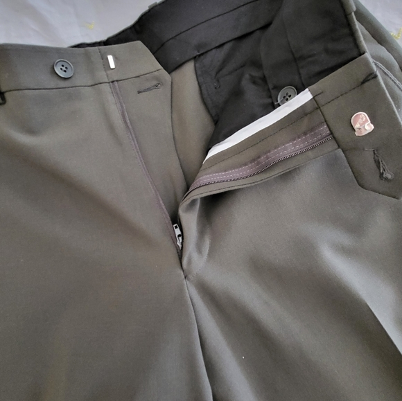 Almost New Men's Suit - 40 - Picture 8 of 14